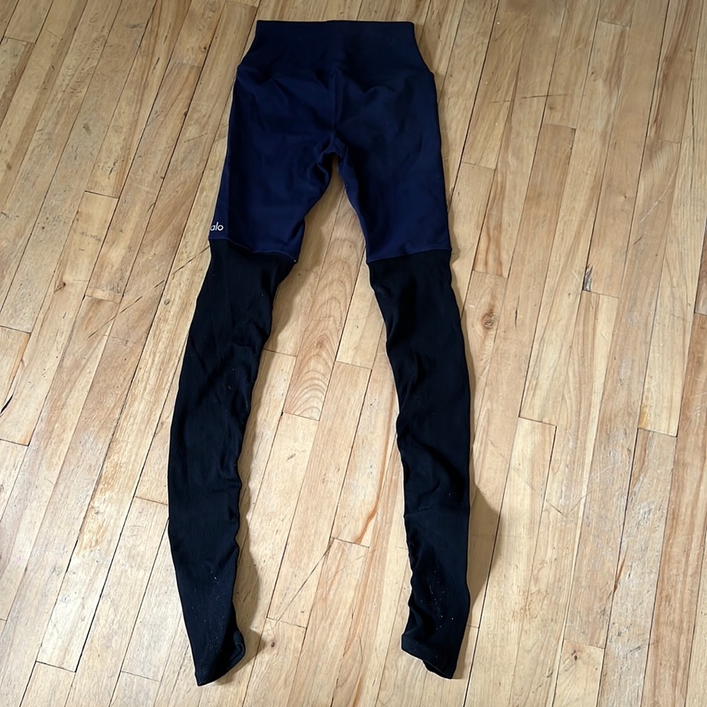 ALO Yoga Leggings, Navy and Black, Size XS.